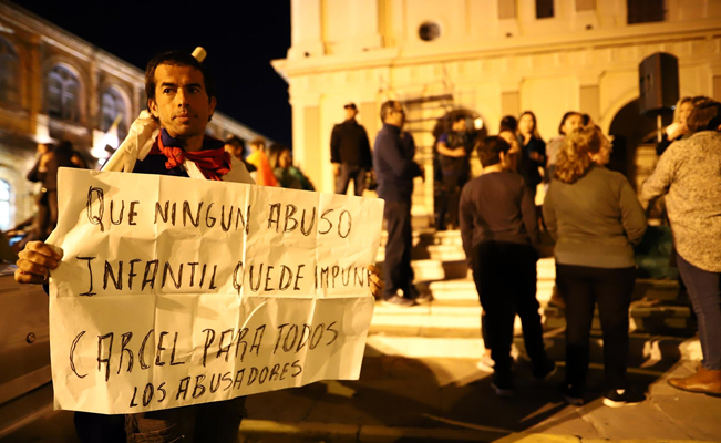 Diabólico Pastor regala dulces a 10 niñas indígenas para violarlas