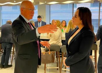 Se reúne Alcaldesa de NLD con Embajador de EU en México, Ken Salazar