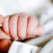 Depravados torturan y violan a su bebé de 7 semanas