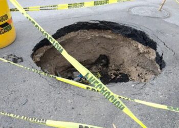 Tras lluvia se presentan hundimientos en calles de Nuevo Laredo