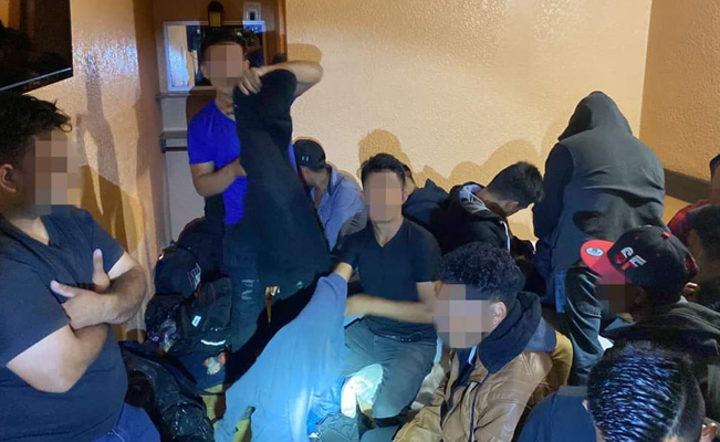 Traficantes de personas abandonan a 270 migrantes en un hotel de Veracruz