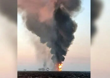 Explosión e incendio en plataforma de PEMEX; hay 6 heridos