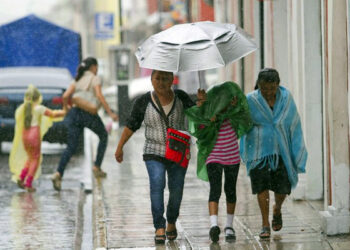 ¡Prepárate porque ya vienen!: ondas tropicales 10 y 11 llegarán a México
