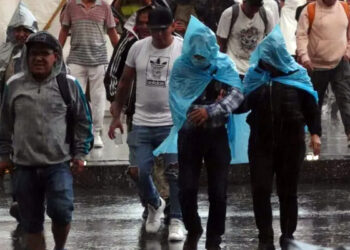 ¡Tápate de las lluvias!: 2 ondas tropicales llegan a México